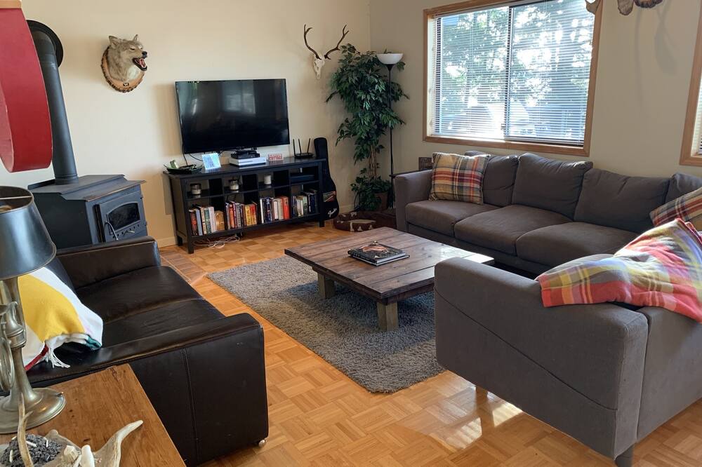 Photo of Livingroom in 70 Mile House