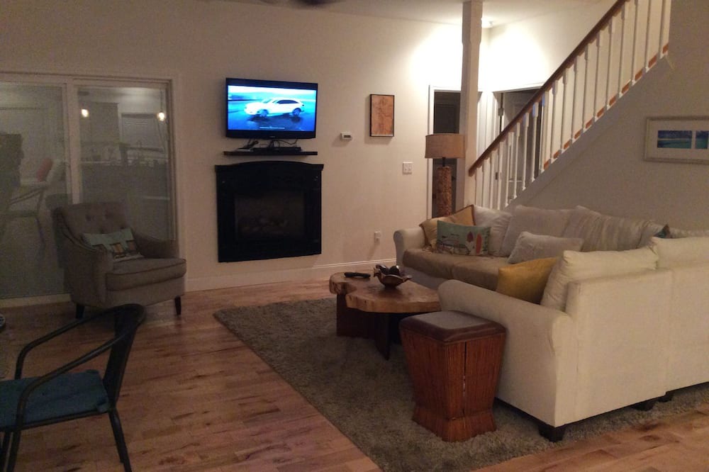 Photo of Livingroom in Malletts Bay