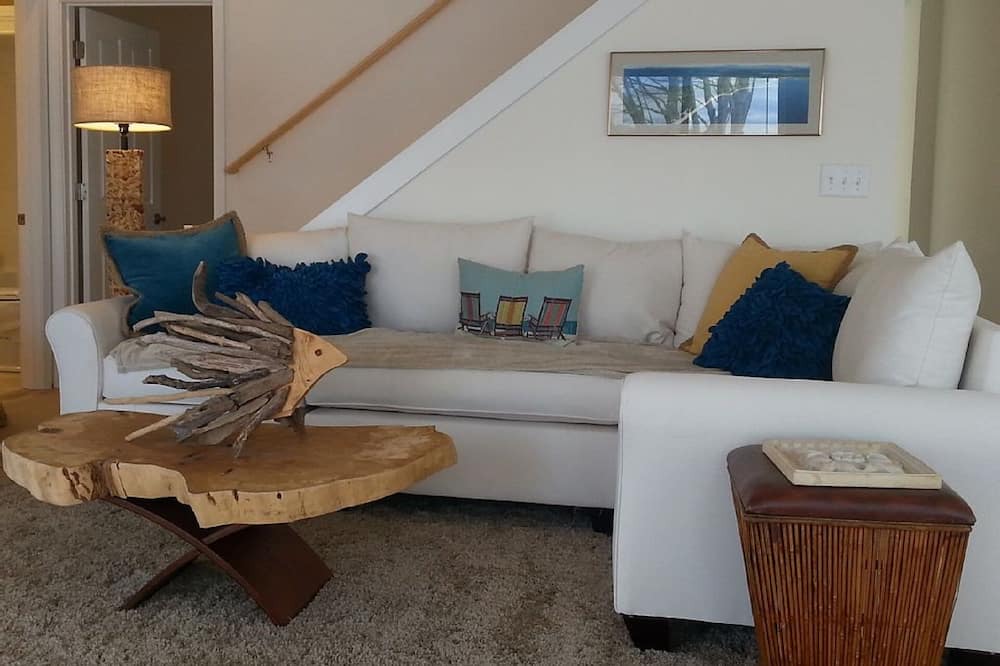 Photo of Livingroom in Malletts Bay