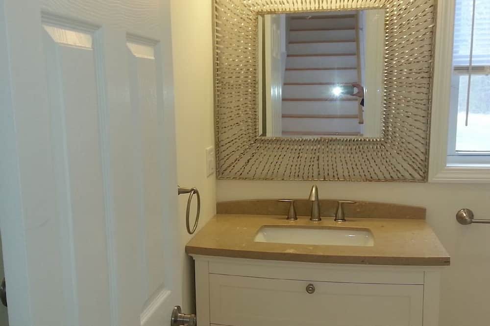 Photo of Bathroom in Malletts Bay
