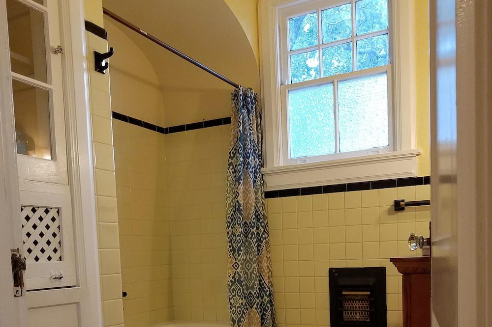 Photo of Bathroom in Gentilly Terrace