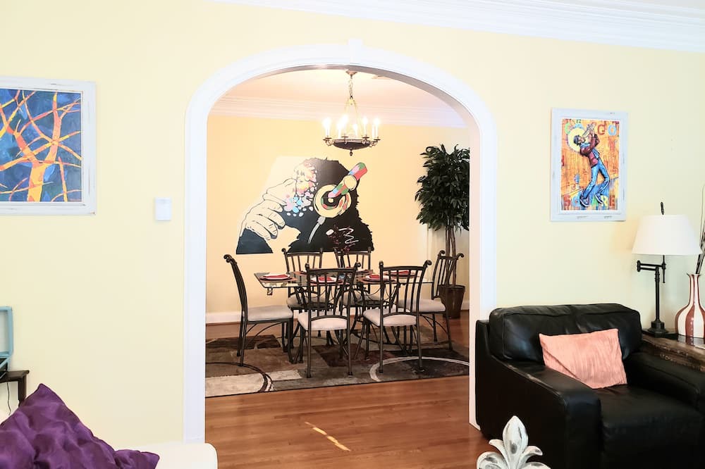 Photo of Livingroom in Gentilly Terrace
