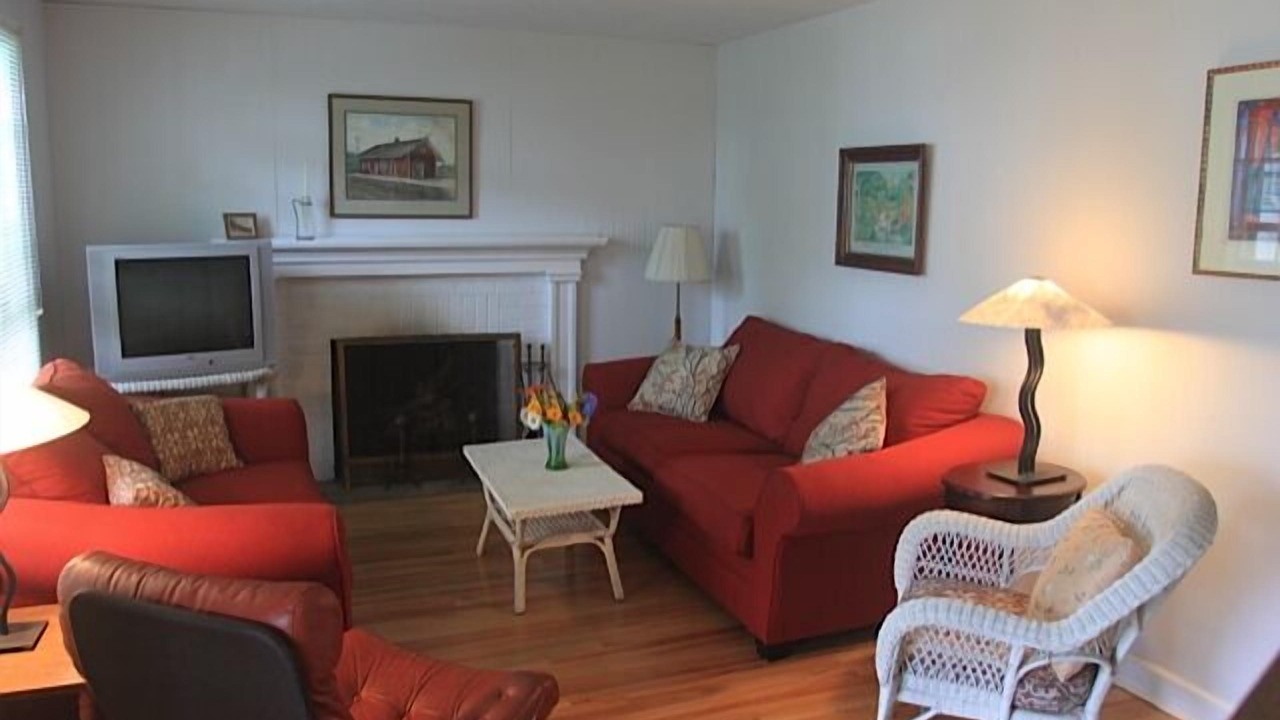 Photo of Livingroom in Westbrook Center