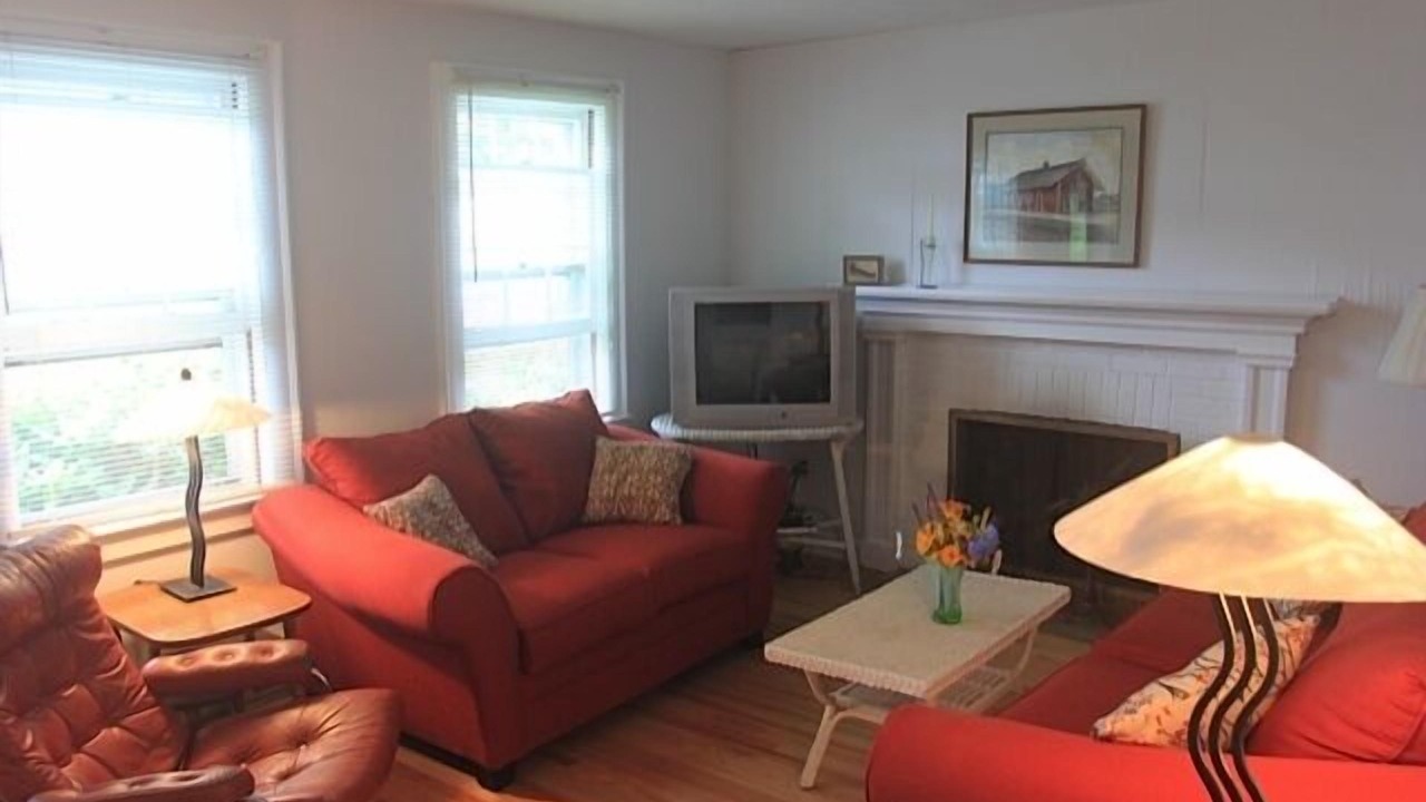 Photo of Livingroom in Westbrook Center