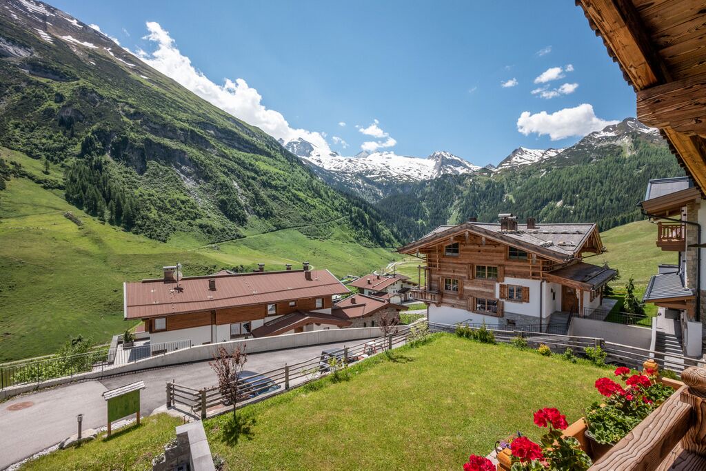 Photo of Outdoor in Tux