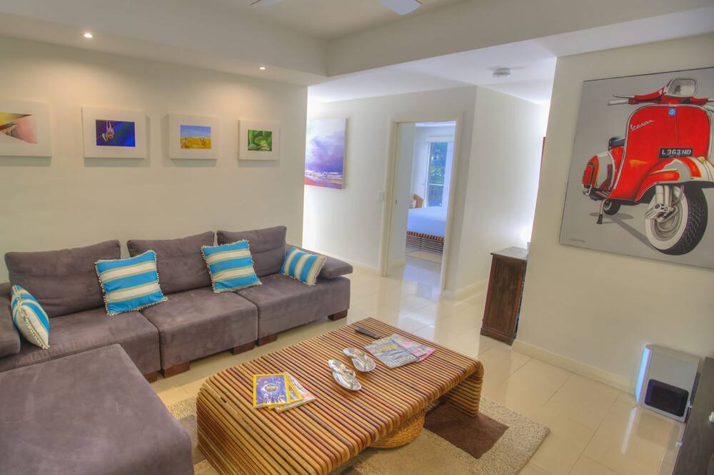 Photo of Livingroom in Seventeen Seventy
