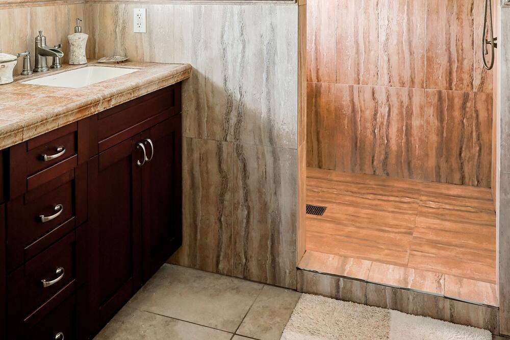 Photo of Bathroom in Port Royal