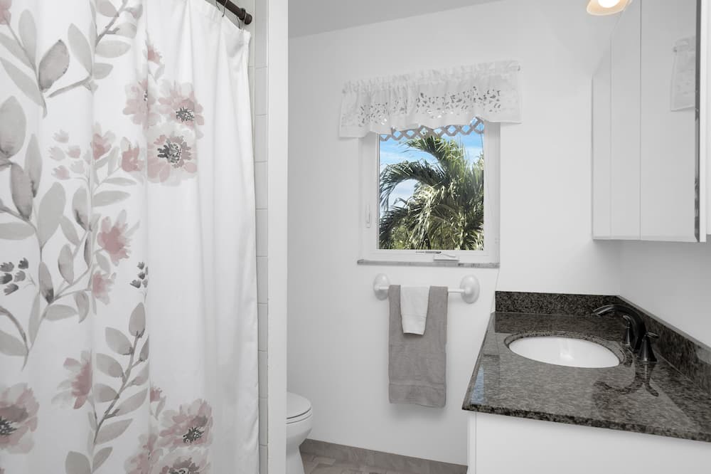 Photo of Bathroom in Cutthroat Harbor Estates