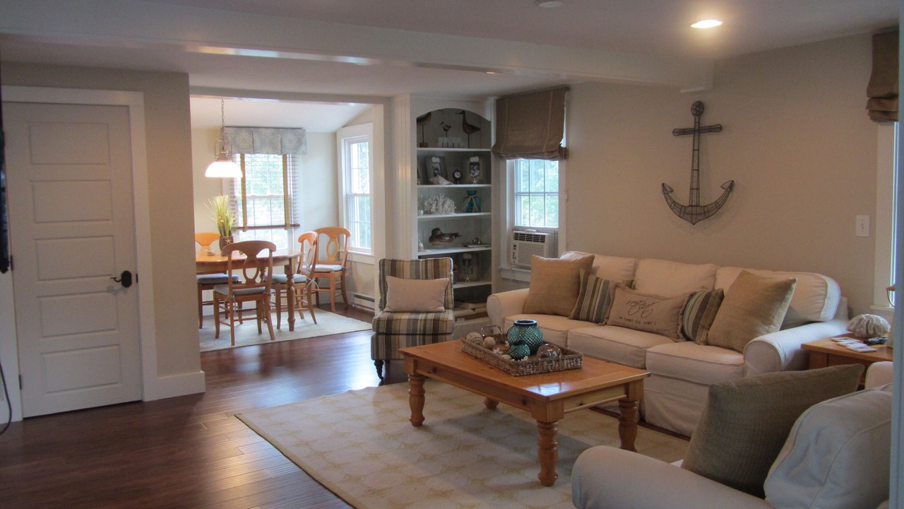 Photo of Livingroom in Saybrook Manor