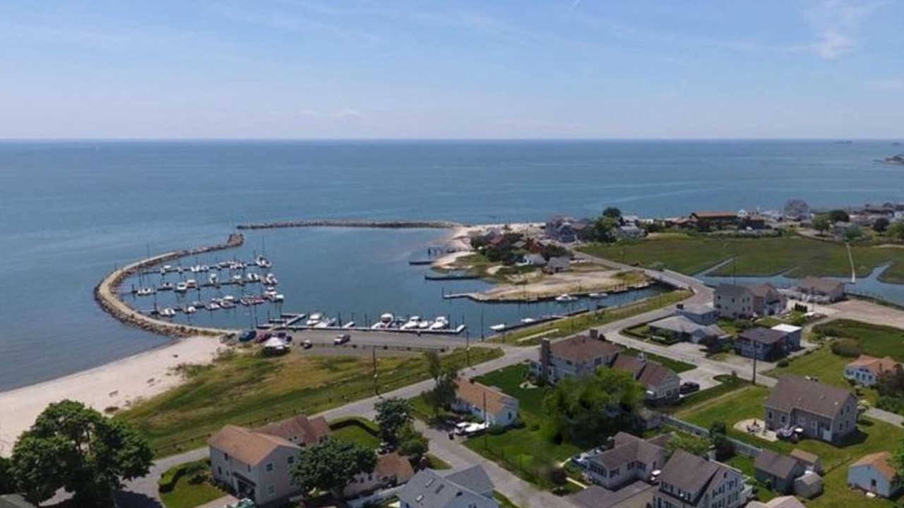 Photo of Outdoor in Saybrook Manor