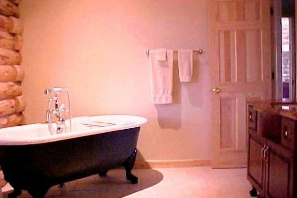 Photo of Bathroom in Arkdale