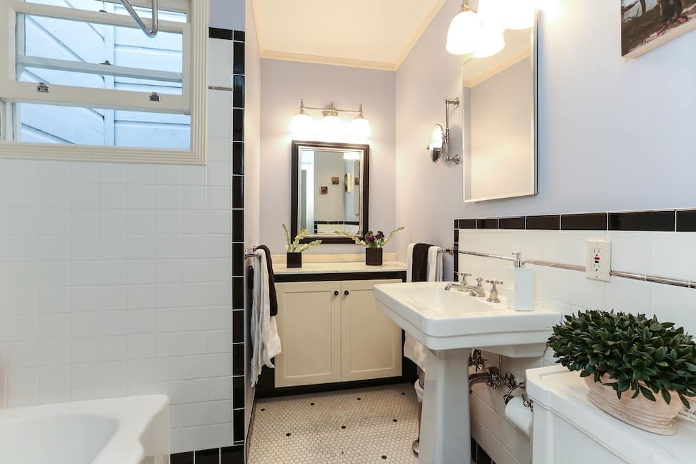 Photo of Bathroom in Dolores Heights