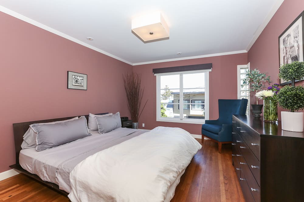 Photo of Bedroom in Dolores Heights
