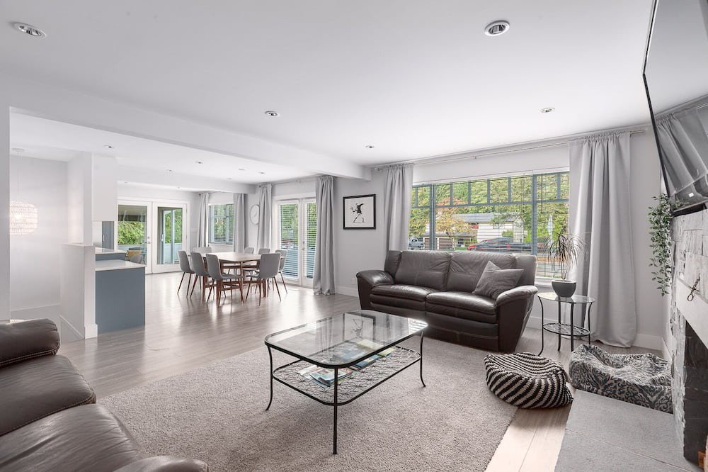 Photo of Livingroom in Garibaldi Highlands