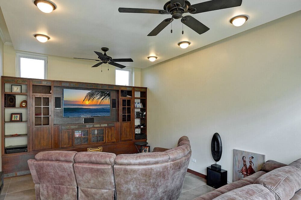 Photo of Livingroom in Holetown
