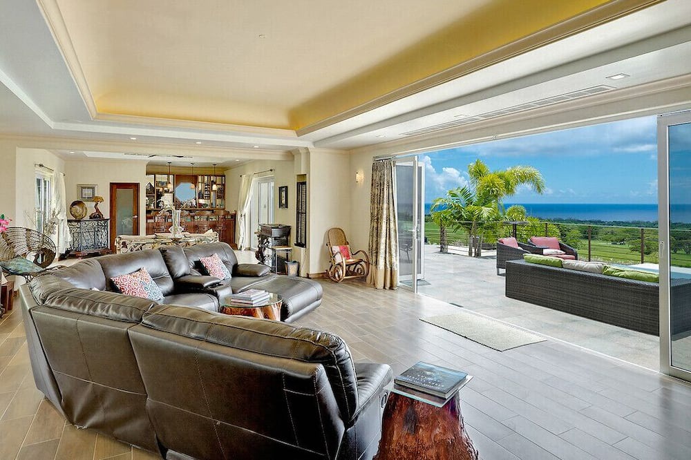 Photo of Livingroom in Holetown