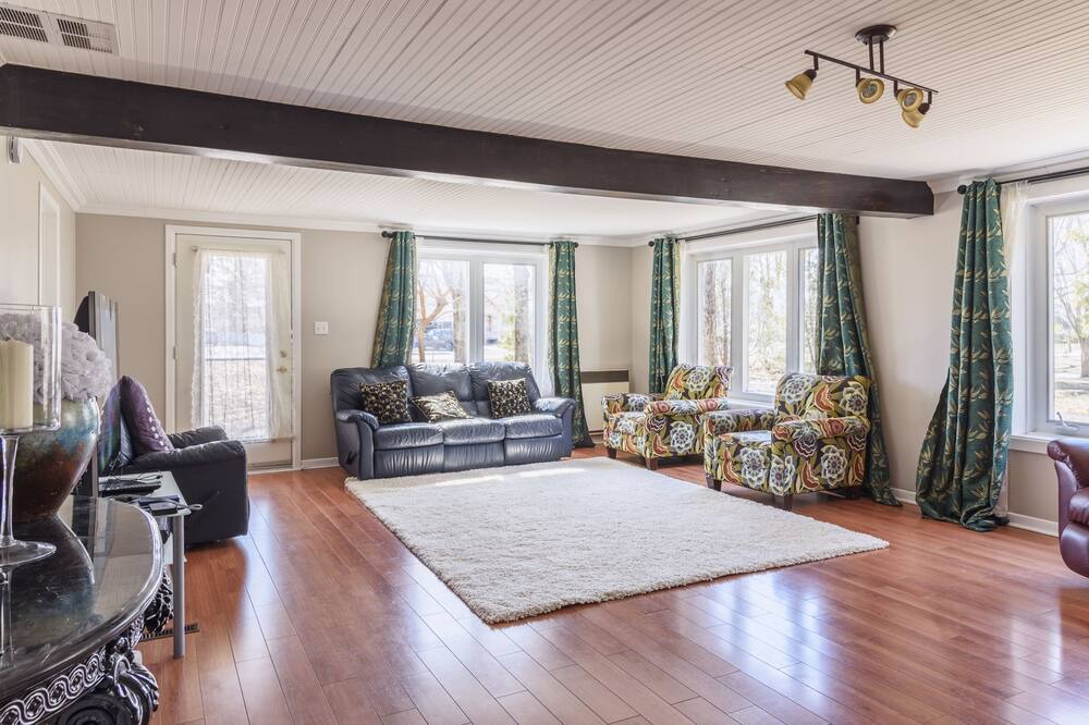 Photo of Livingroom in Farnham