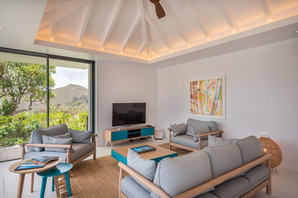 Photo of Livingroom in Public
