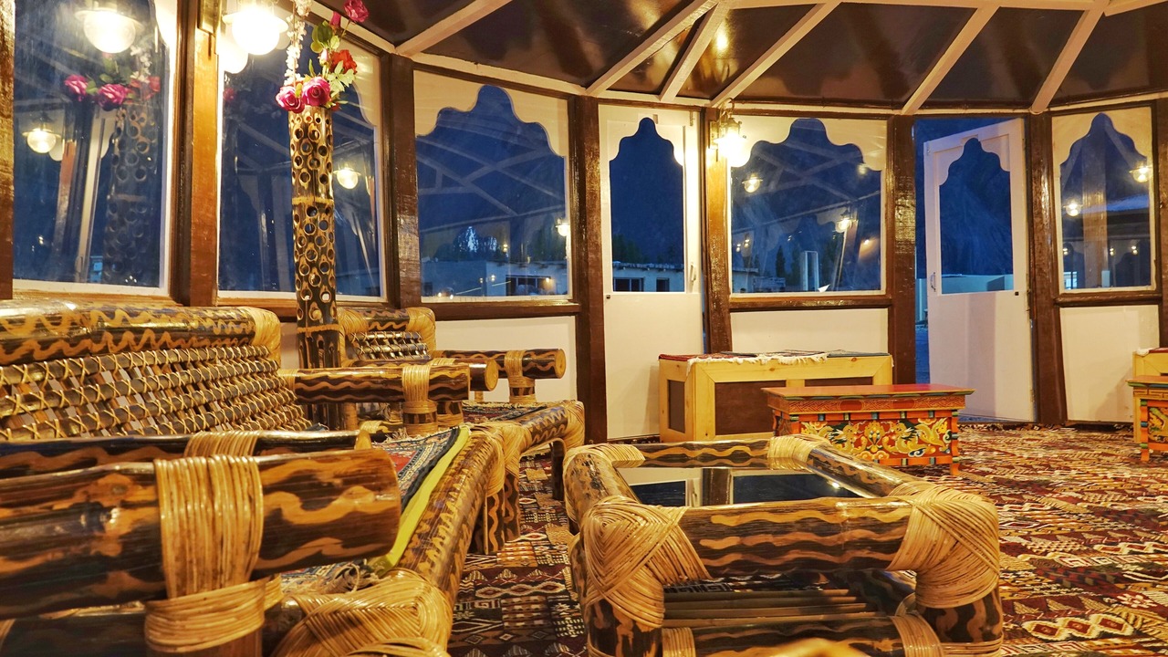 Photo of Others in Hundur