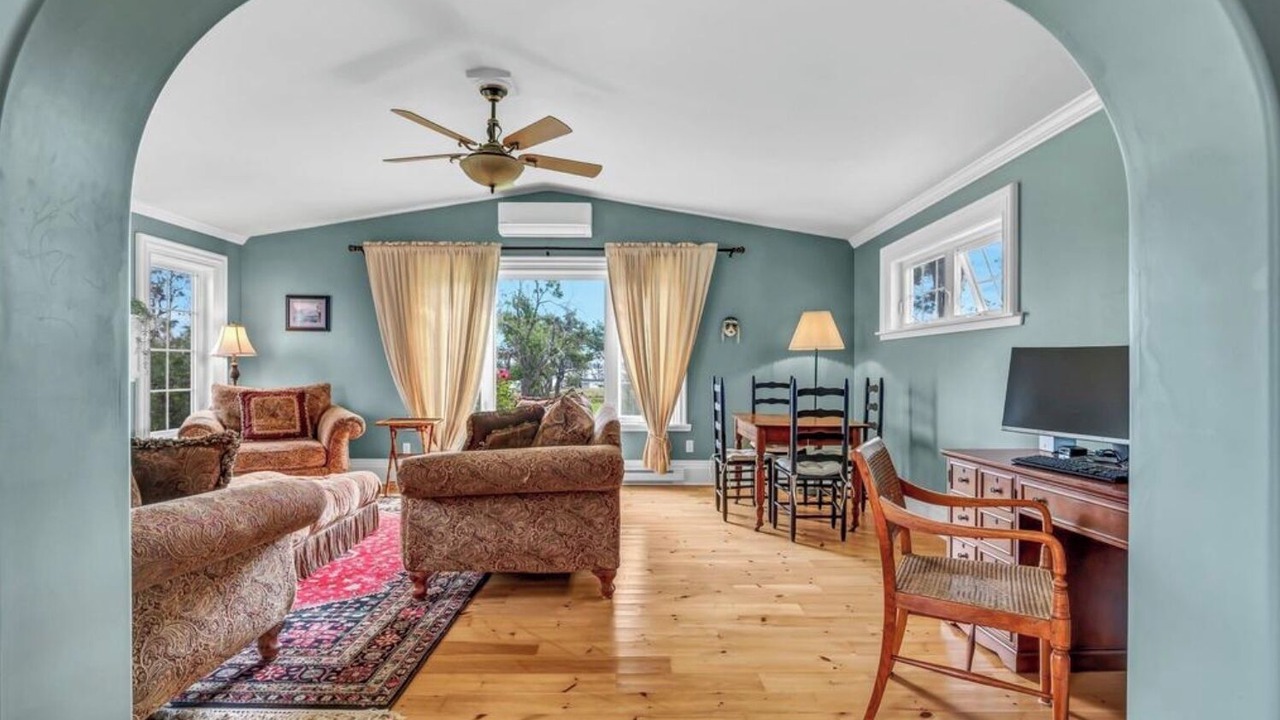 Photo of Livingroom in Brule Point