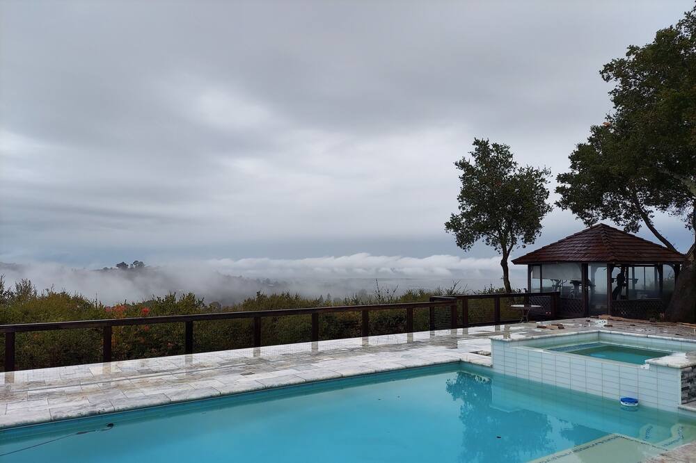 Photo of Outdoor in Emerald Hills