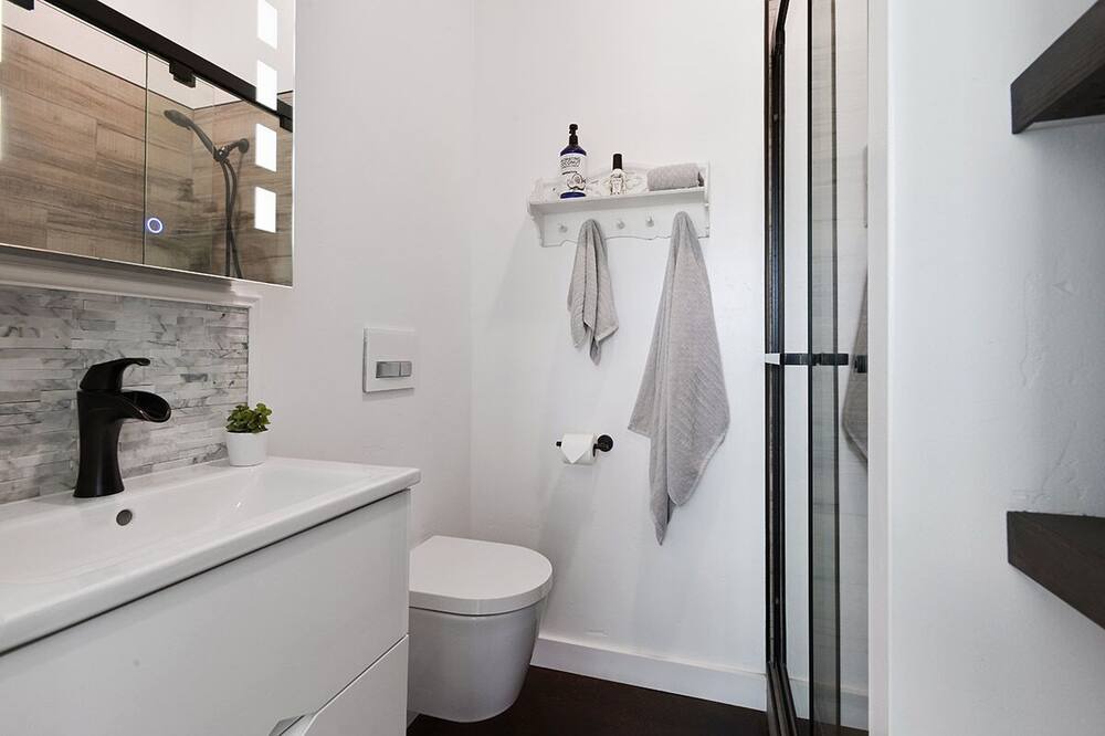 Photo of Bathroom in Emerald Hills