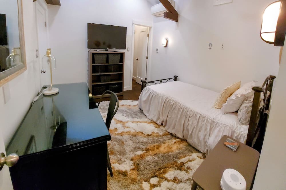 Photo of Bedroom in Emerald Hills