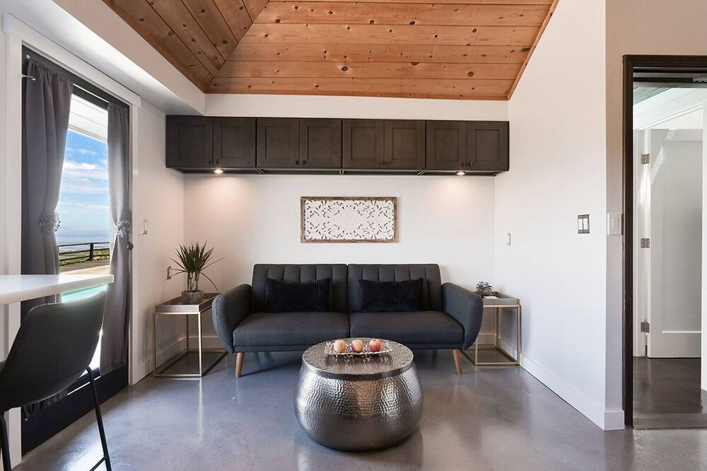 Photo of Livingroom in Emerald Hills