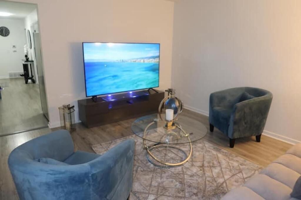 Photo of Livingroom in Newtonville