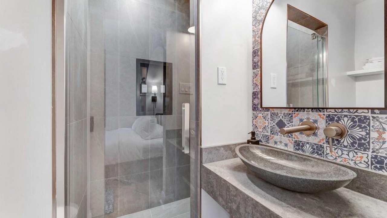 Photo of Bathroom in Centretown