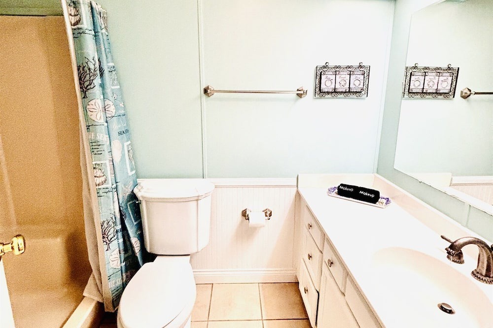 Photo of Bathroom in Garden City