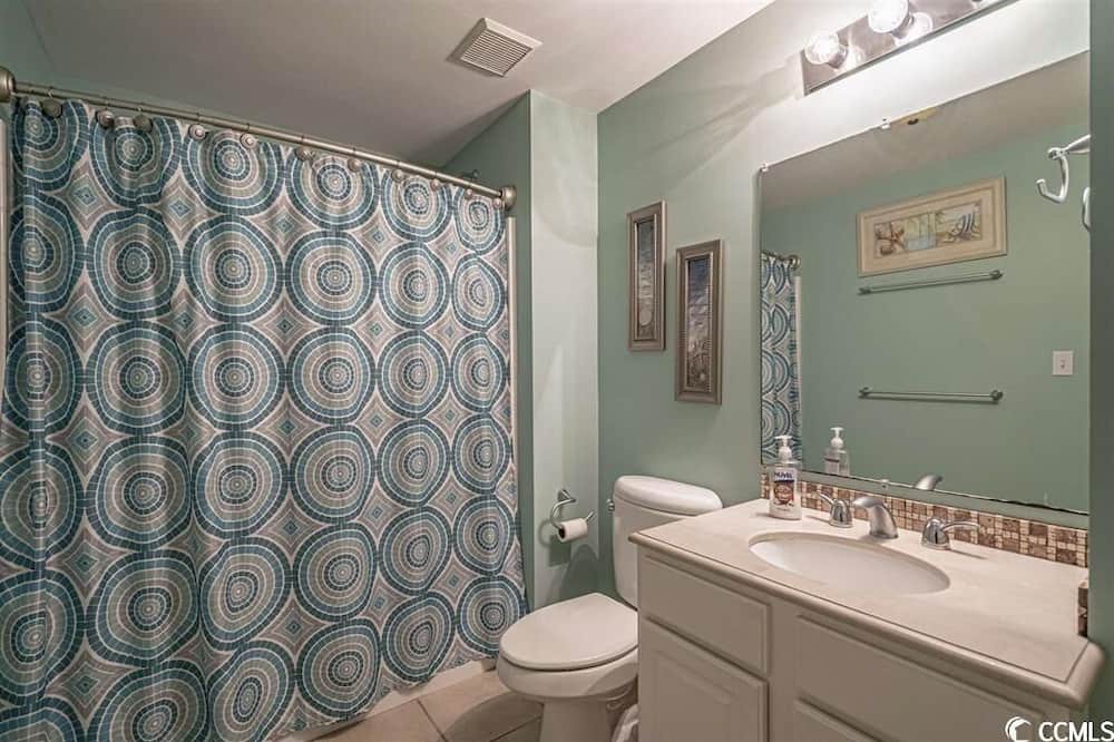 Photo of Bathroom in Garden City