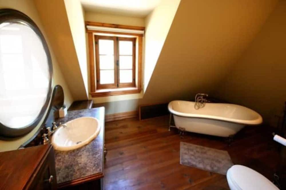 Photo of Bathroom in Saint-Denis-de-Brompton