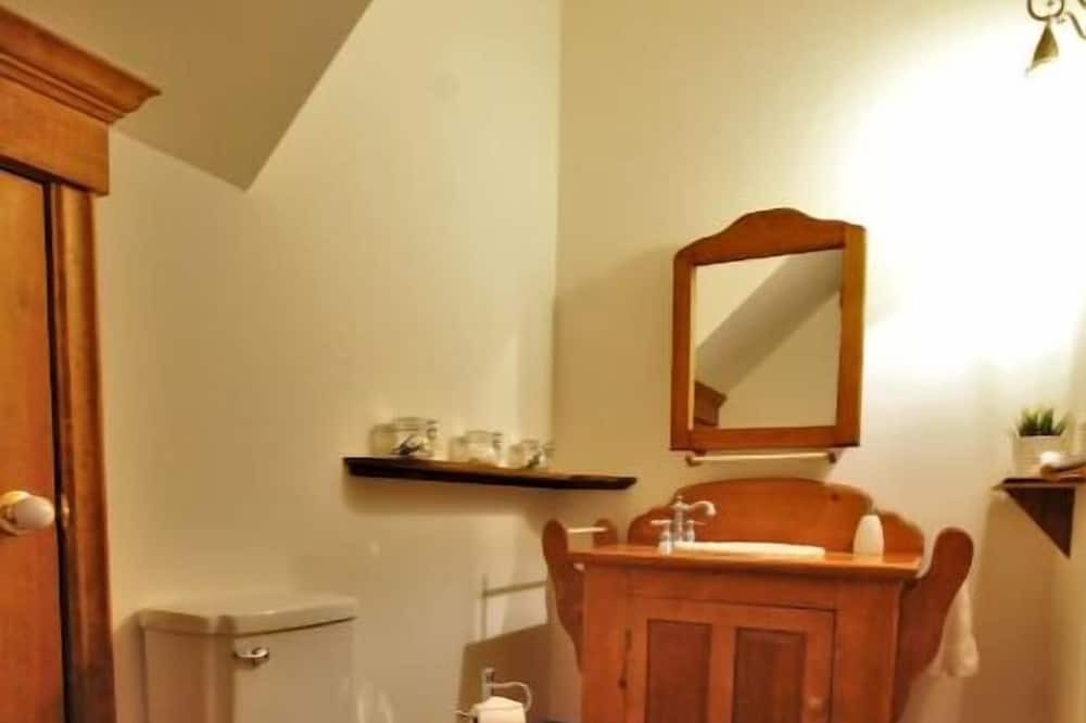 Photo of Bathroom in Saint-Denis-de-Brompton