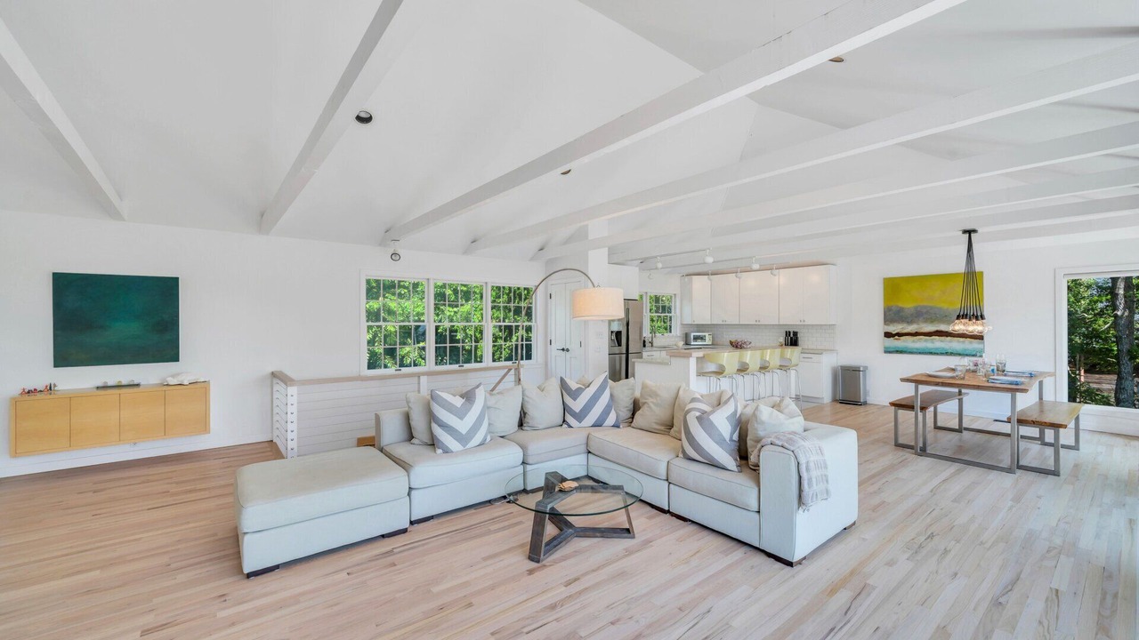 Photo of Livingroom in Amagansett