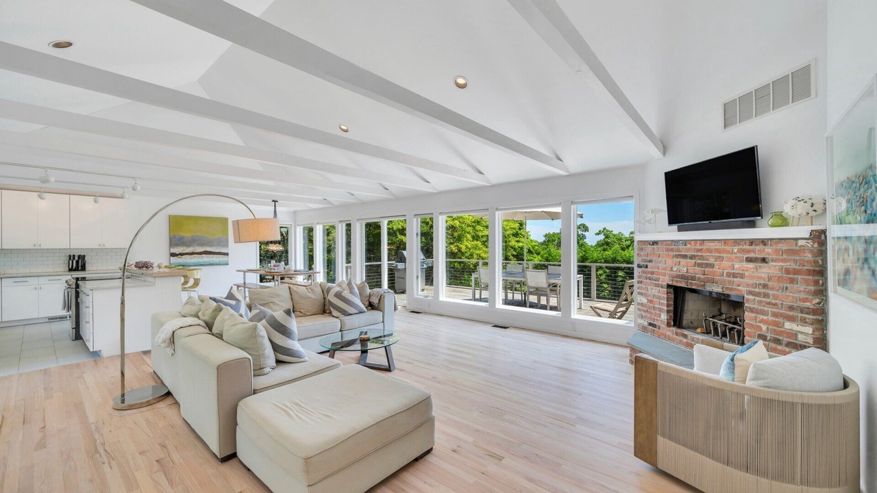 Photo of Livingroom in Amagansett
