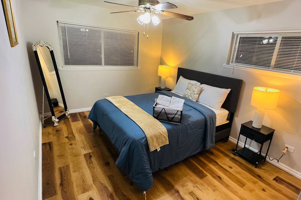 Photo of Bedroom in Des Plaines