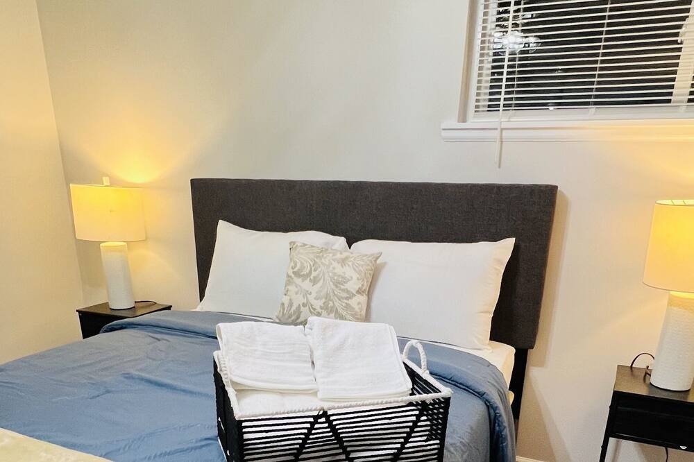 Photo of Bedroom in Des Plaines