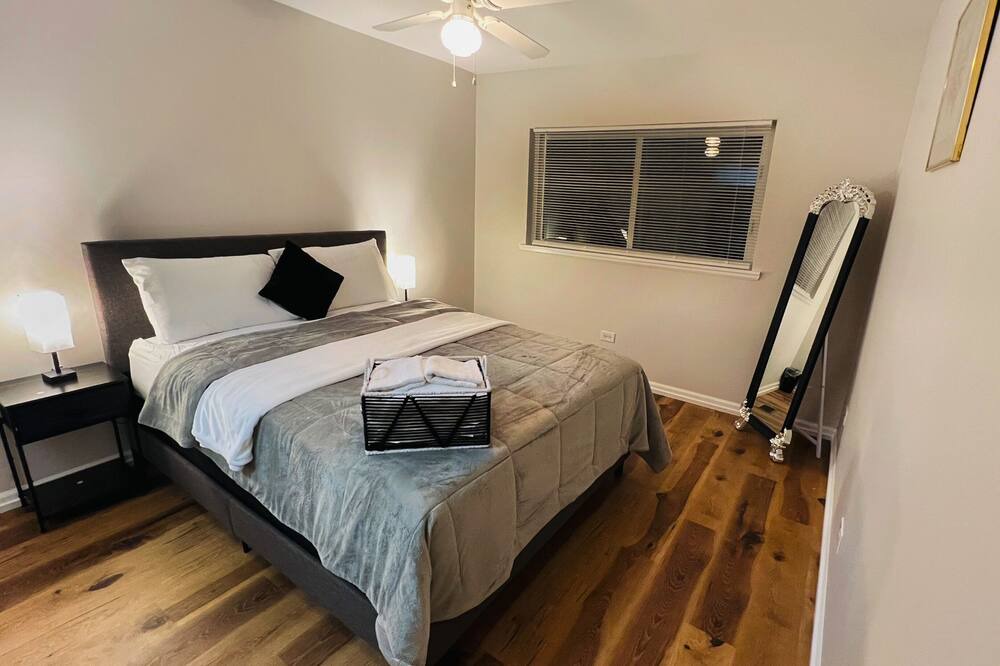 Photo of Bedroom in Des Plaines