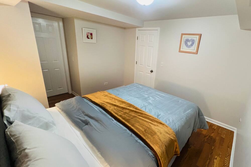 Photo of Bedroom in Des Plaines