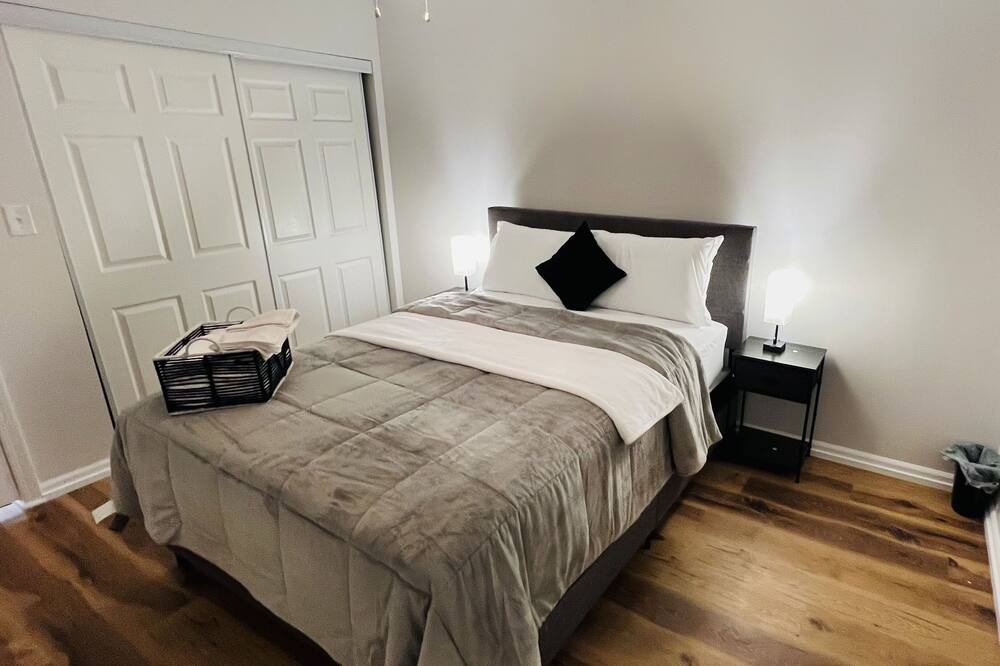 Photo of Bedroom in Des Plaines