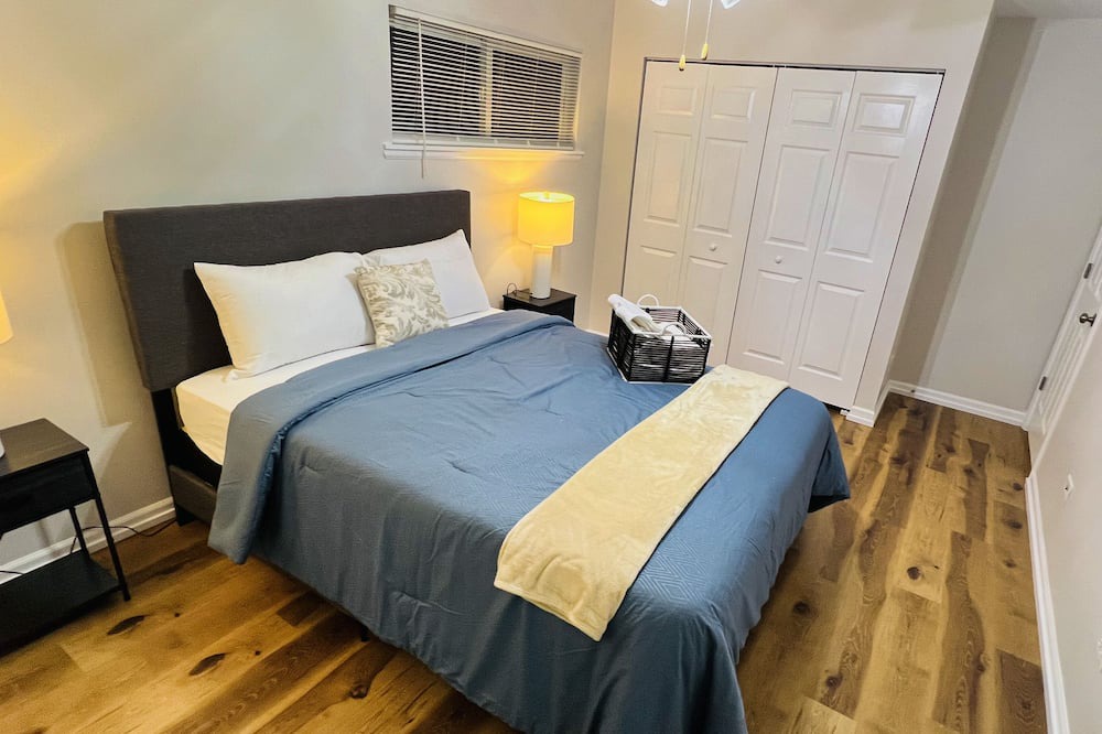 Photo of Bedroom in Des Plaines