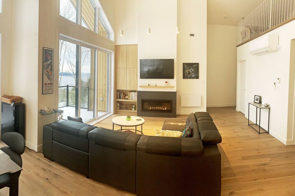 Photo of Livingroom in Owl's Head Ski Resort