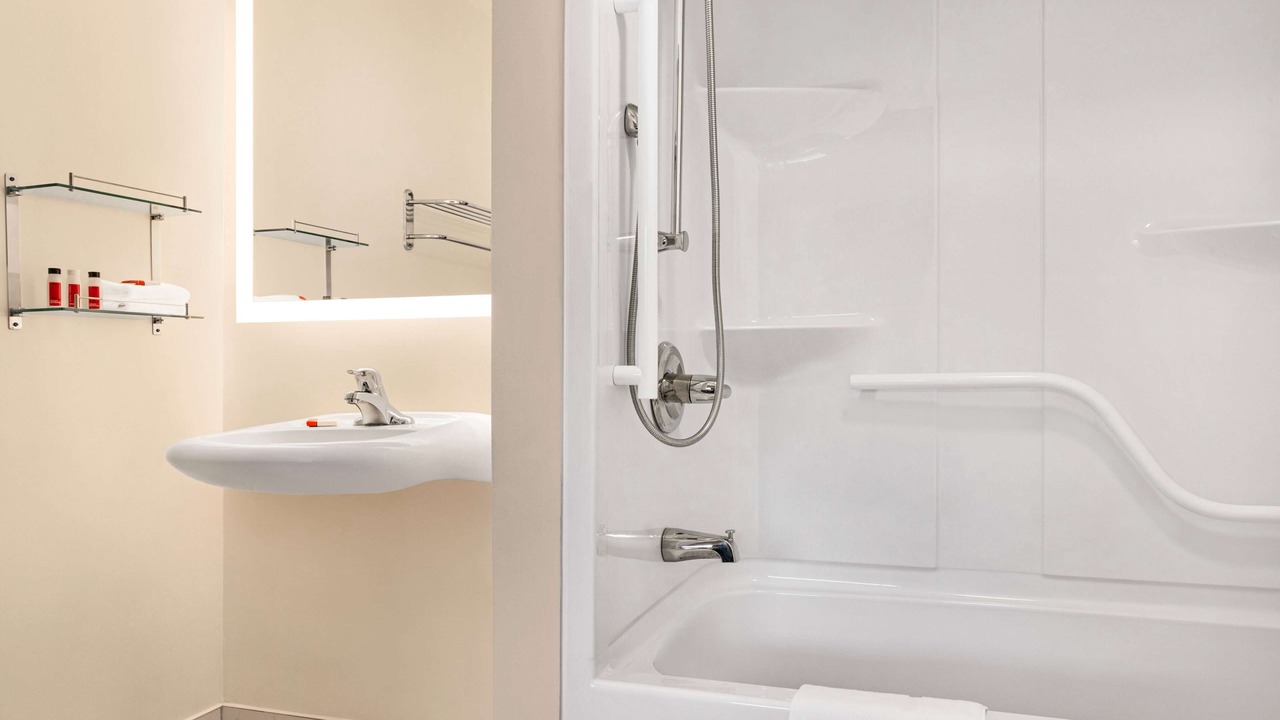 Photo of Bathroom in Gravenhurst