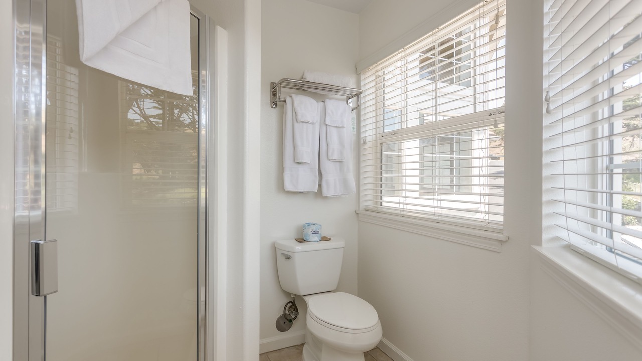 Photo of Bathroom in Linda Mar