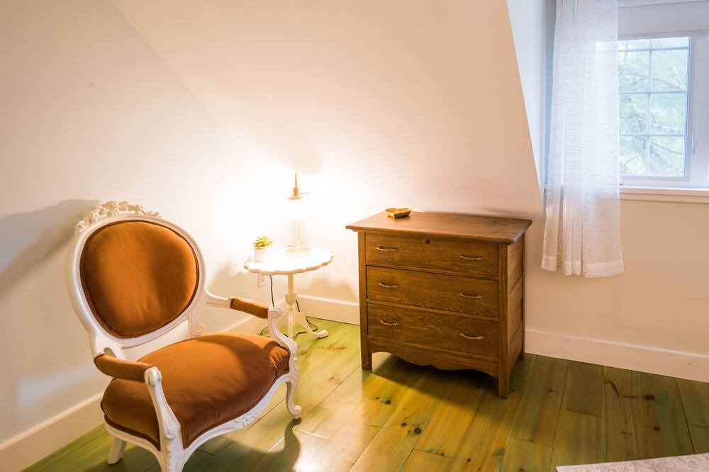Photo of Bedroom in Bolton-Est