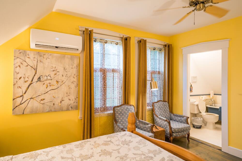 Photo of Bedroom in Bolton-Est