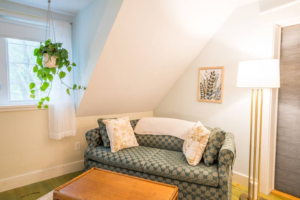 Photo of Bedroom in Bolton-Est
