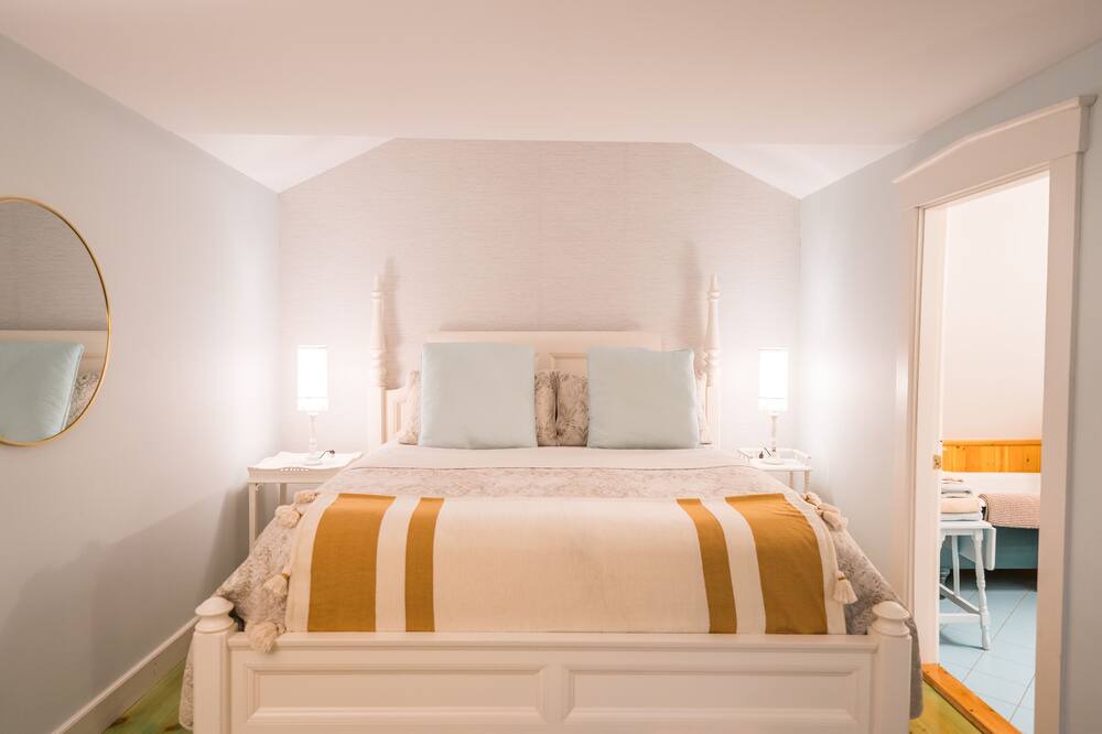 Photo of Bedroom in Bolton-Est