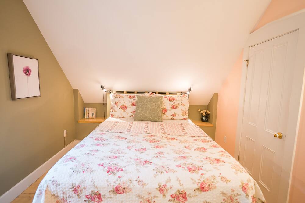 Photo of Bedroom in Bolton-Est